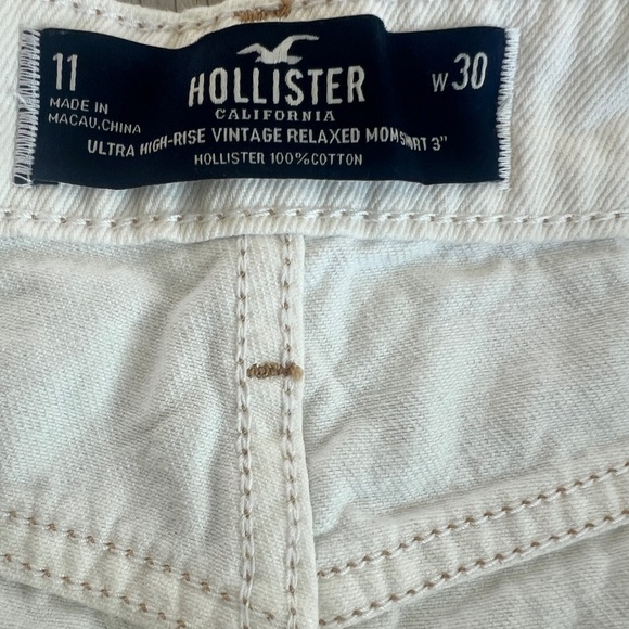 🌟🌟final sale🌟🌟Hollister ULTRA HIGH-RISE Vintage Relaxed WHITE DENIM MOM SHORTS - Picture 2 of 5